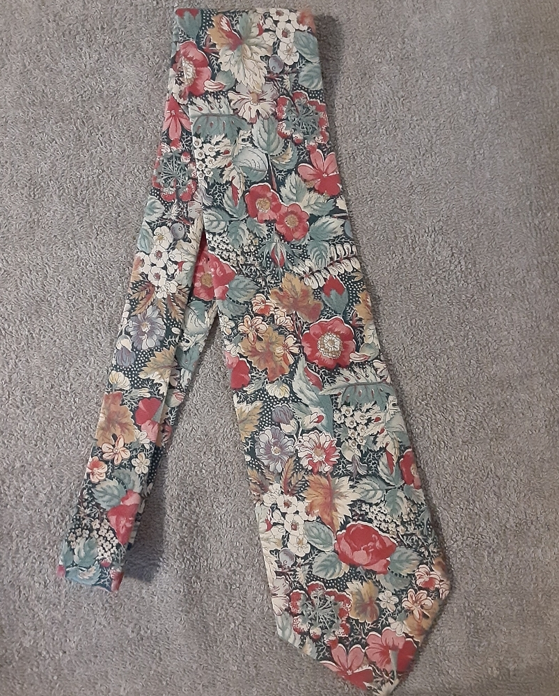 Structure floral tie
